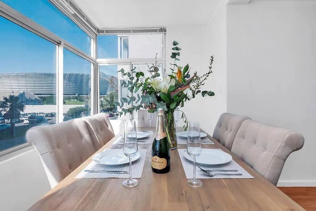 Coastal Comfort 2-Bedroom In Mouille Point Cape Town 0*,
