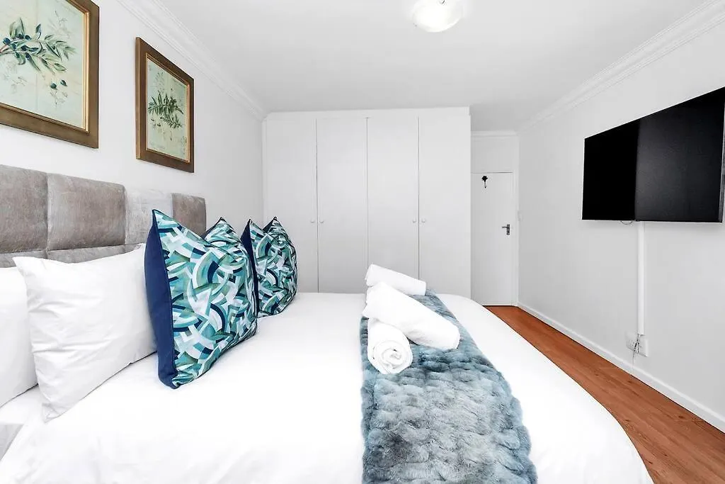 Coastal Comfort 2-Bedroom In Mouille Point Cape Town 0*,
