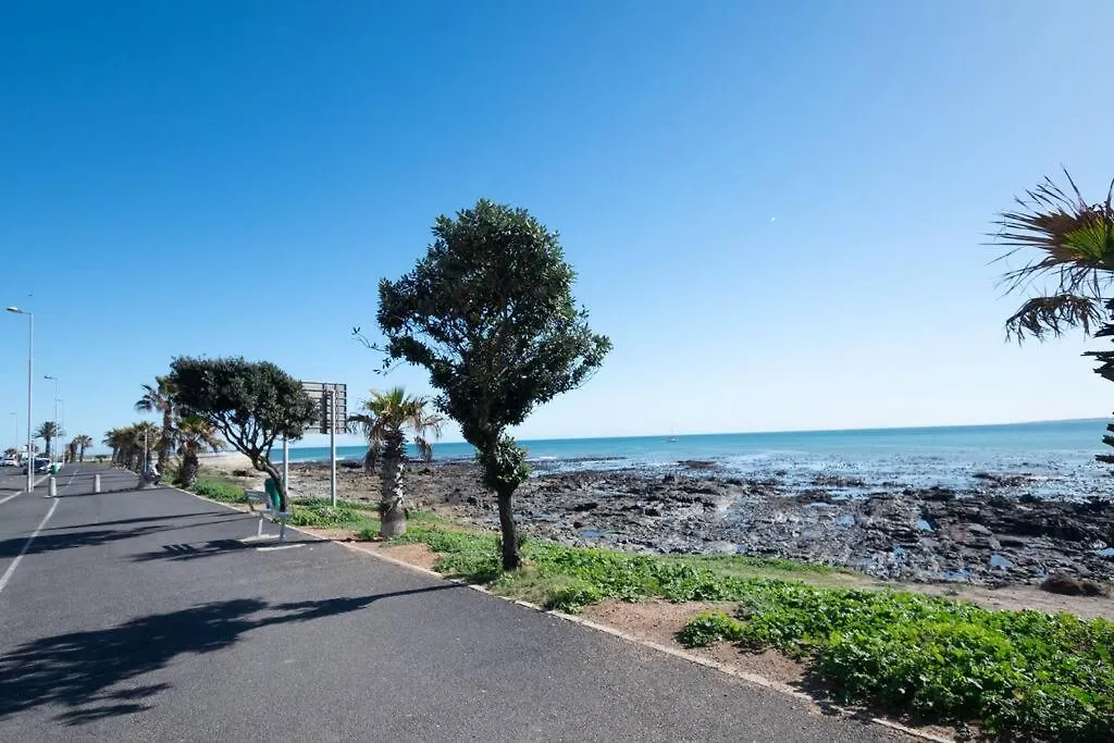 Coastal Comfort 2-Bedroom In Mouille Point Cape Town Apartment